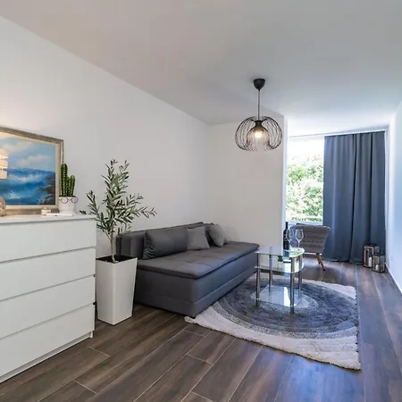 Hanna's Oasis Apartment